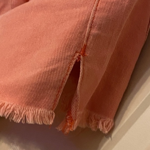 Free People Sz-28”Waist Distressed Peach Jean Shorts w/Unfinished Hem, Well Worn - Picture 5 of 16